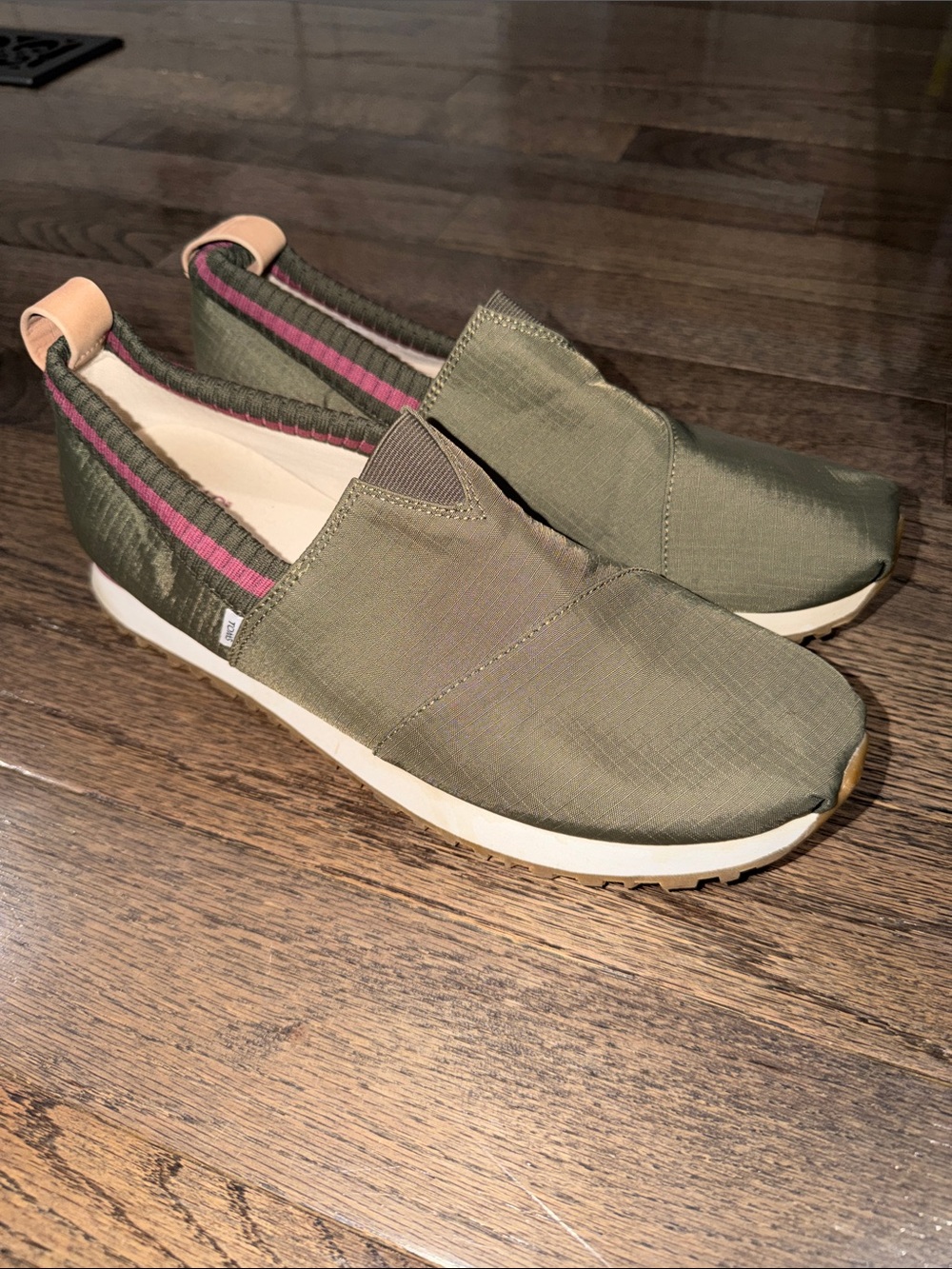 TOMS Women’s Olive Green Slip On Shoes Sneakers Size 11